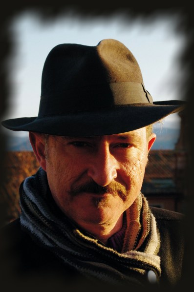 Retrato de Josean de Miguel con sombrero